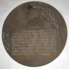 Chiesa di San Marco (sacrestia): Disco di bronzo collocato in Piazza della Signoria il 23 maggio 1901 (opera di Dante Sodini, iscrizione di Augusto Conti)