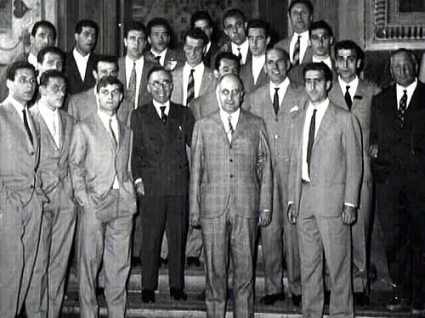 La Fiorentina con il sindaco La Pira a Palazzo Vecchio dopo la conquista dello scudetto