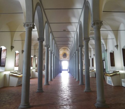 biblioteca-vista-dalla-sala-greca